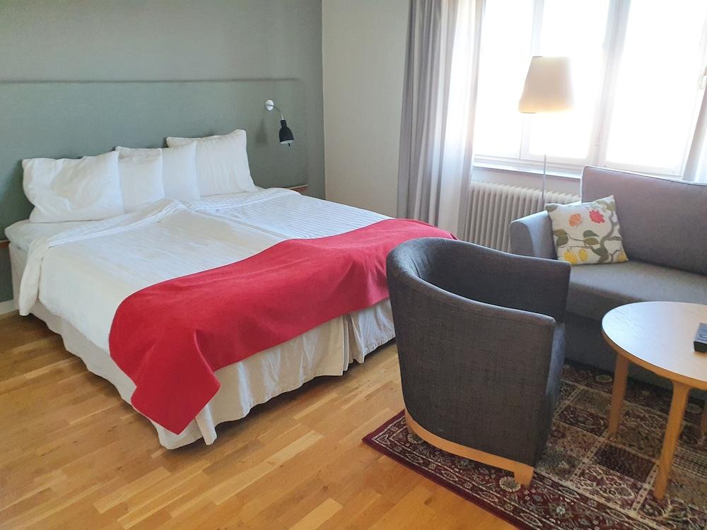 Hotel Bishops Arms Straengnaes Екстер'єр фото